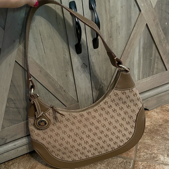 Dooney & Bourke Crescent Pebbled Leather Signature Logo Brown Shoulder Bag - Picture 3 of 13